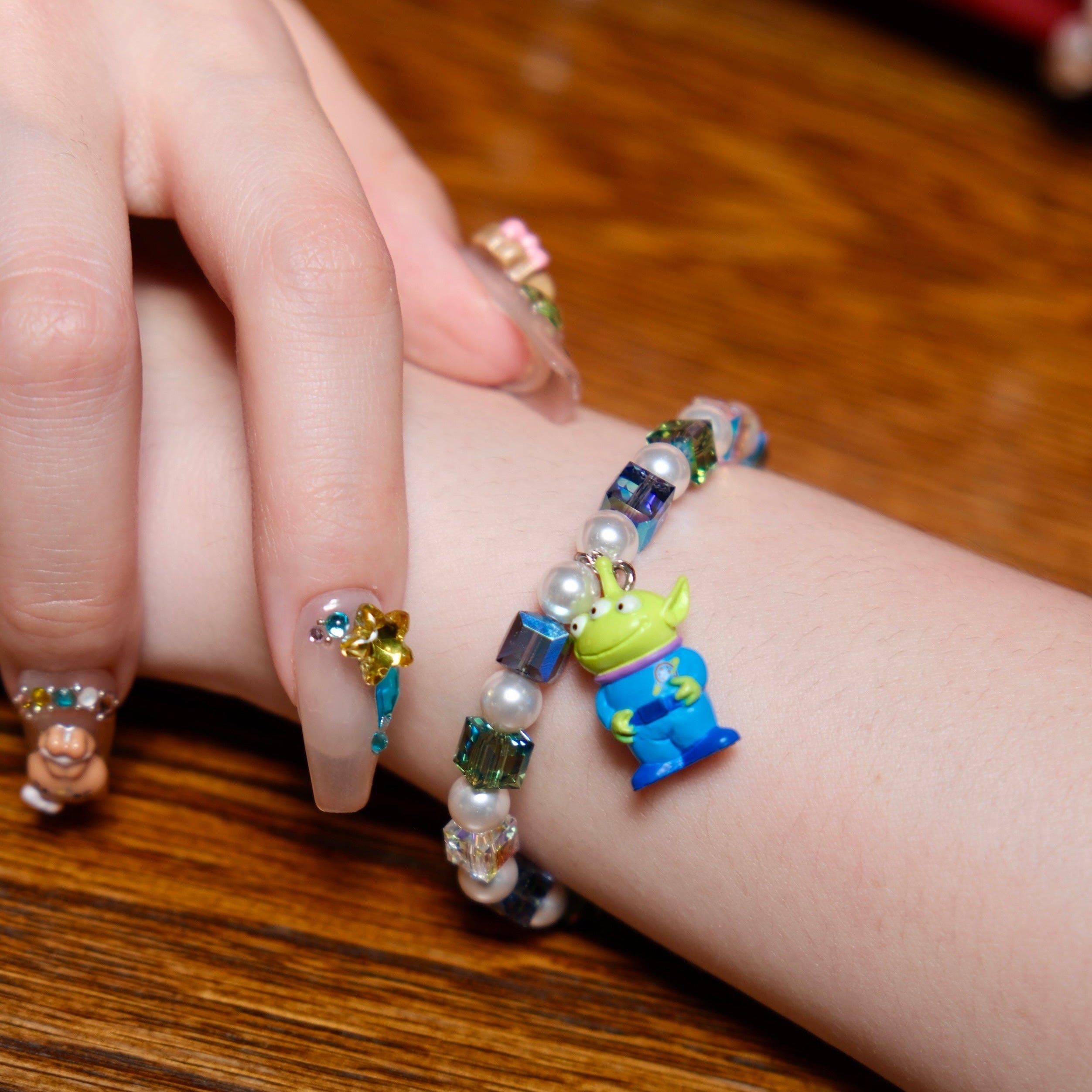Crystal Charm Bracelet Gifts: How to Choose a Personal One