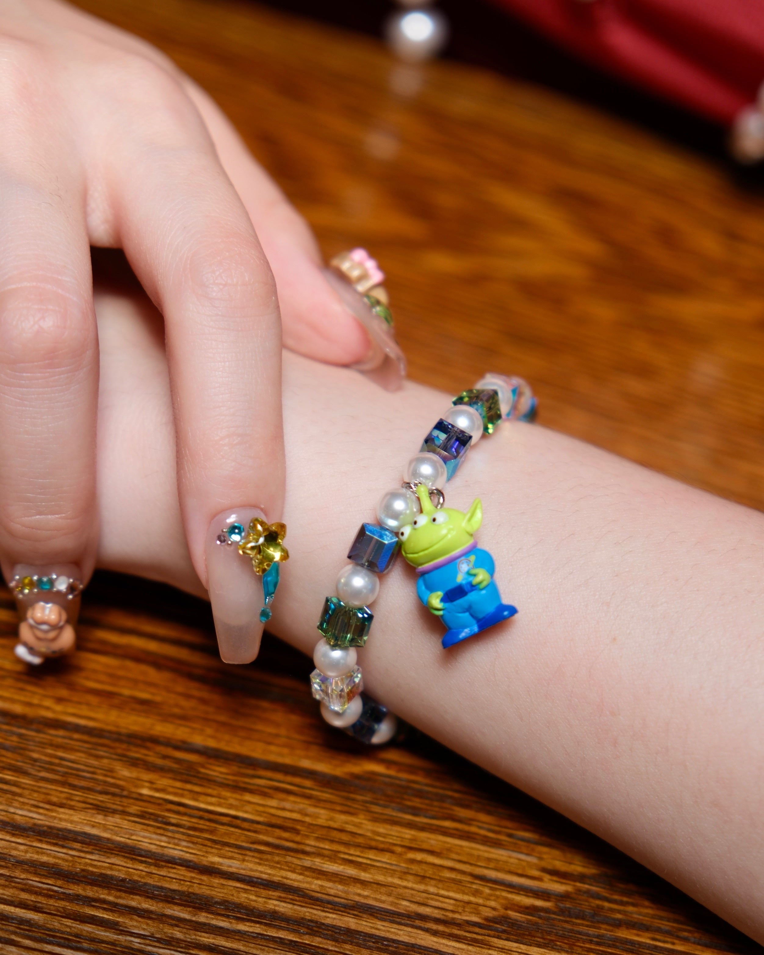 Crystal Charm Bracelet Gifts: How to Choose a Personal One