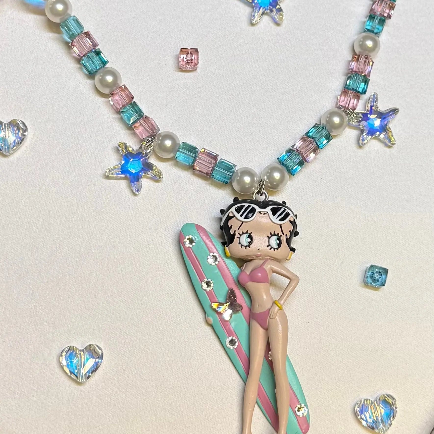 90s Girl Aesthetic Jewelry: The Pieces That Actually Capture It