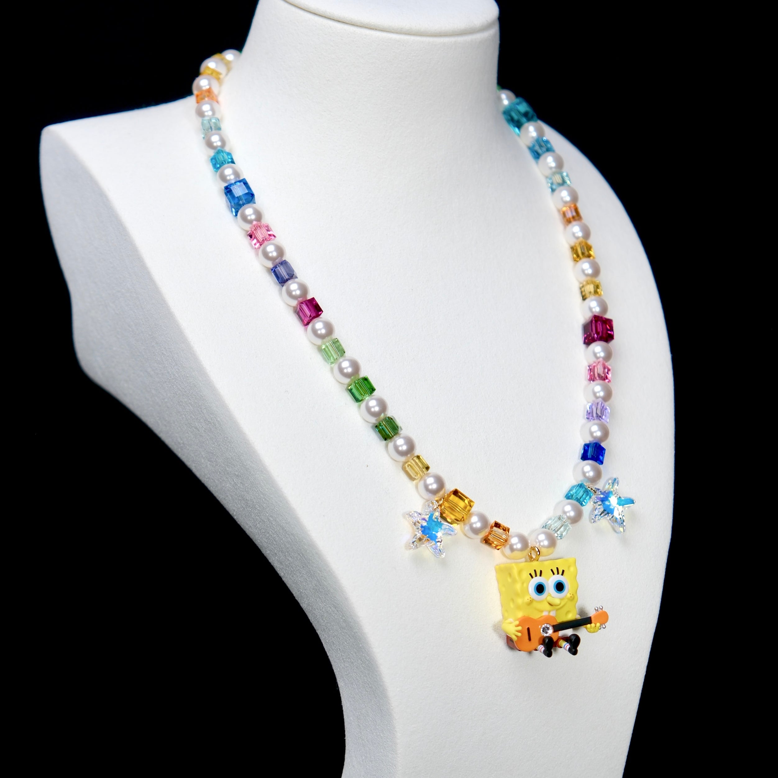 Collier à pendentif guitare arc-en-ciel