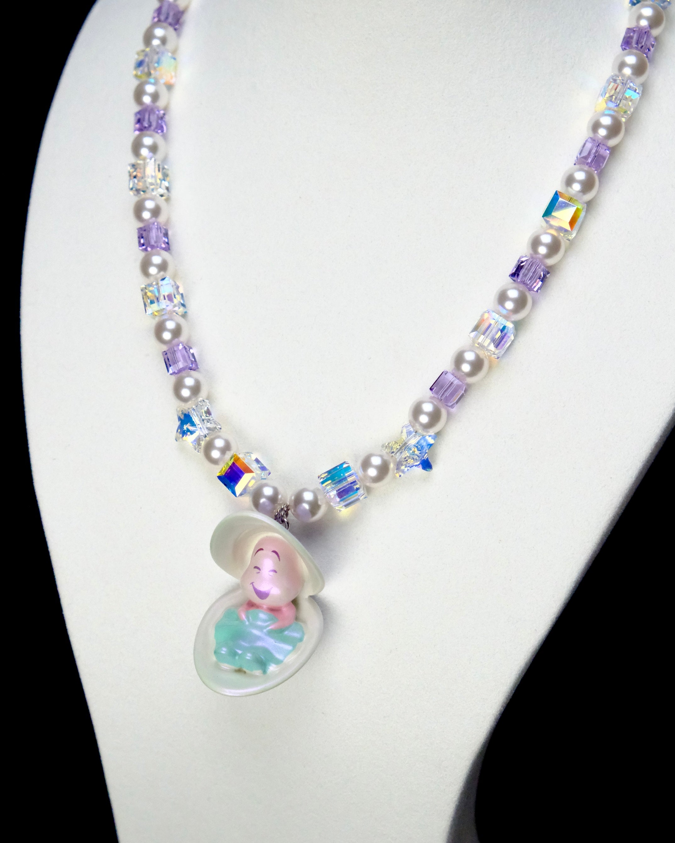 Detail product photo of Shell & Pearl Necklace by Shinora Studio.