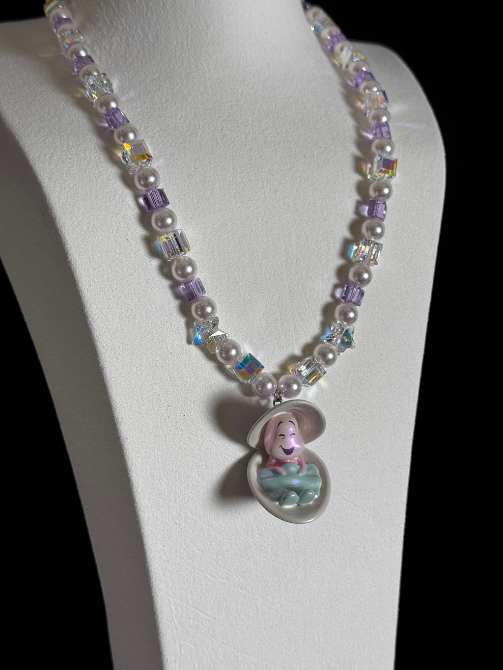 Pearl Baby Shell Swarovski Necklace by ShinoraStudio featuring elegant white pearls and sparkling Swarovski crystals.